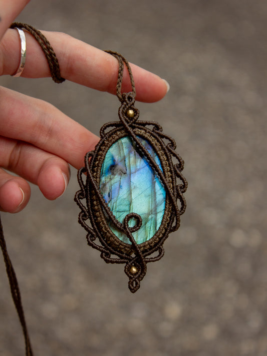 Labradorite macrame necklace
