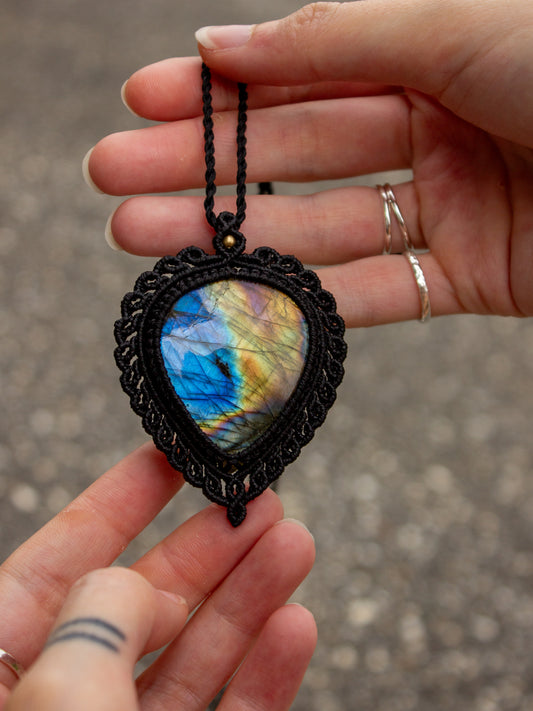 Labradorite macrame necklace
