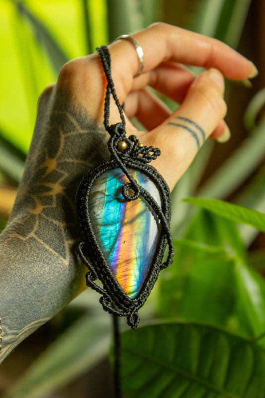 Dalat • Labradorite macrame necklace