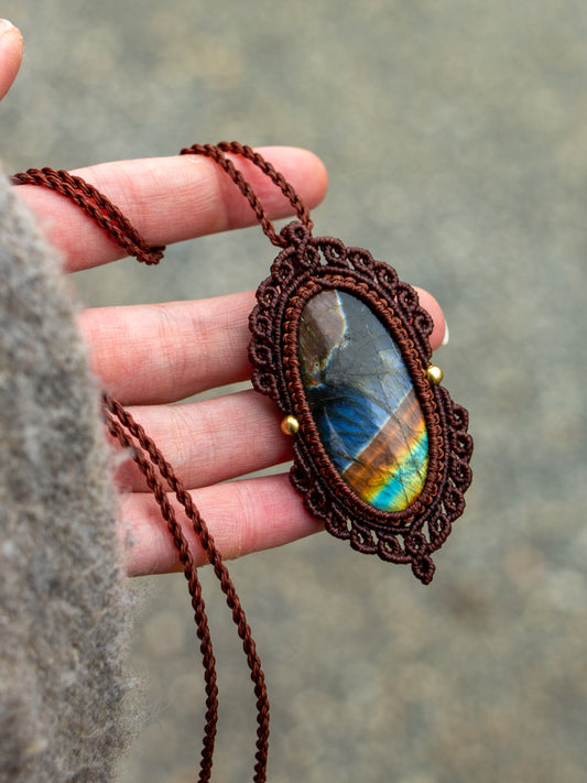 Labradorite macrame necklace