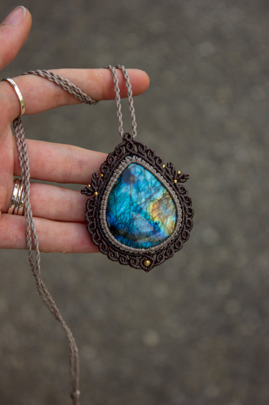 Labradorite macrame necklace