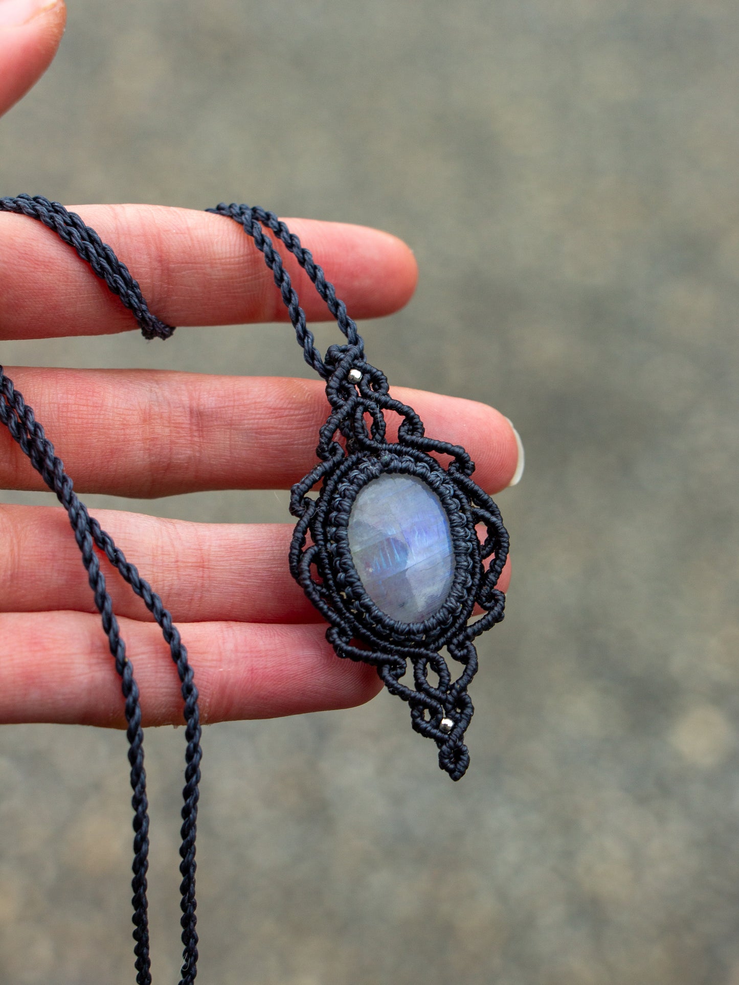 ~ affordables ~ Rainbow Moonstone macrame necklace