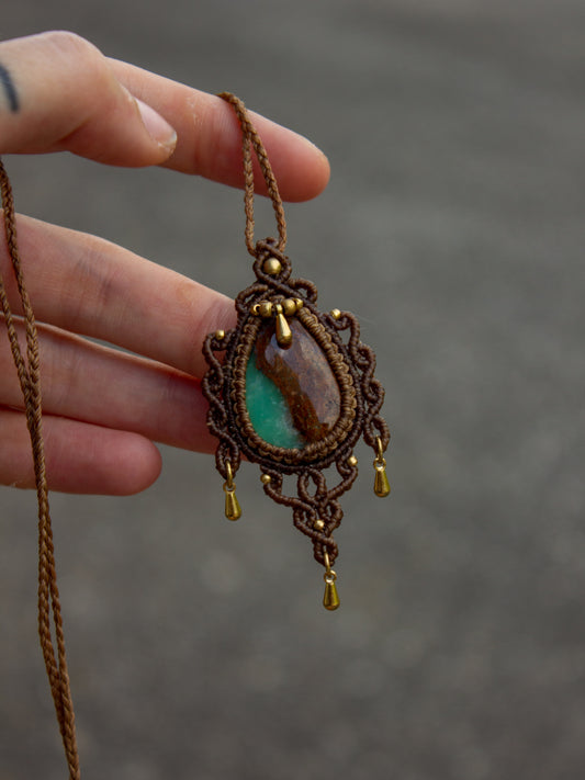 Chrysoprase macrame necklace