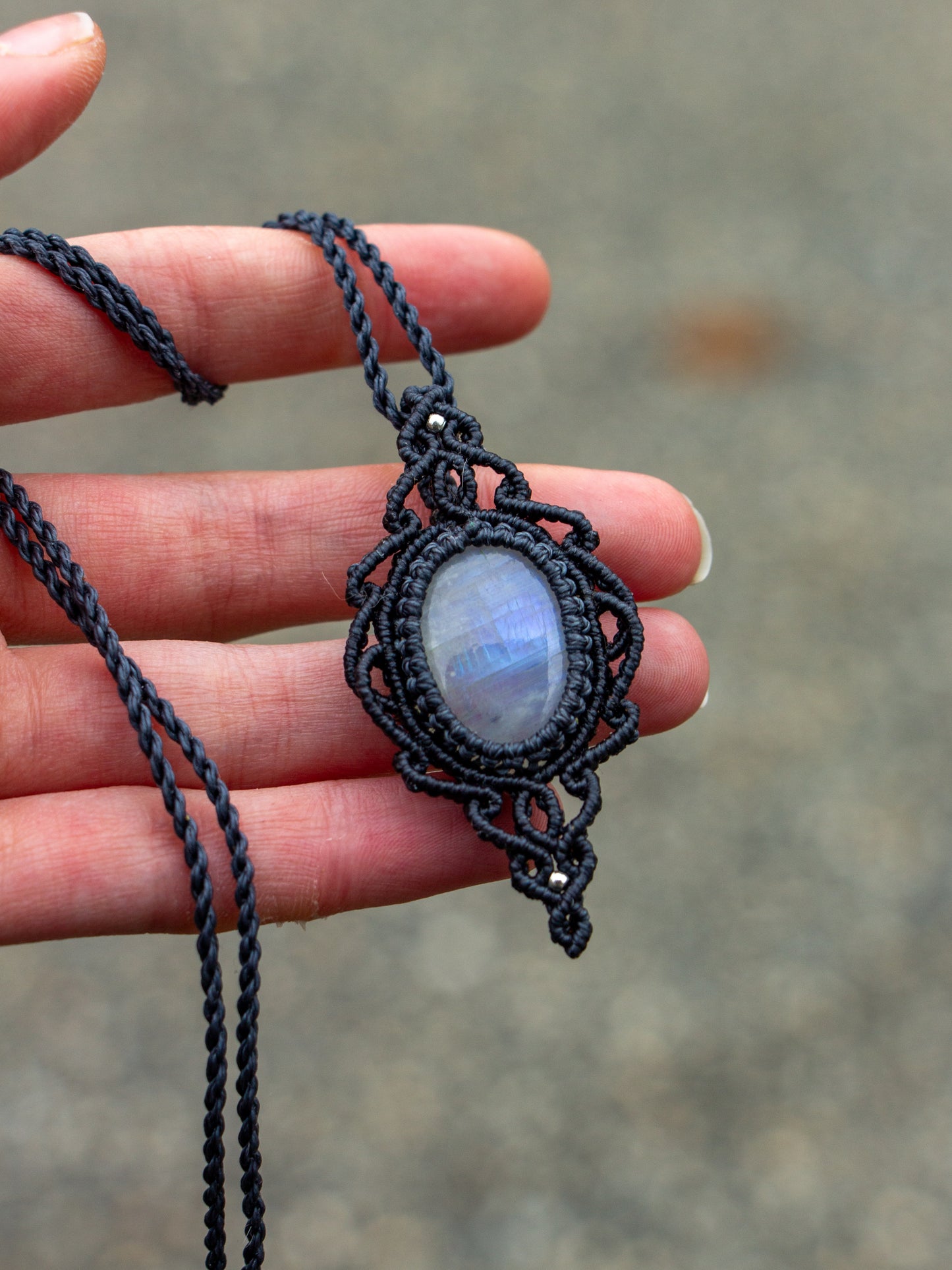 ~ affordables ~ Rainbow Moonstone macrame necklace