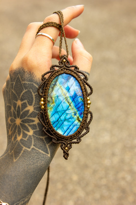 Labradorite • macrame necklace