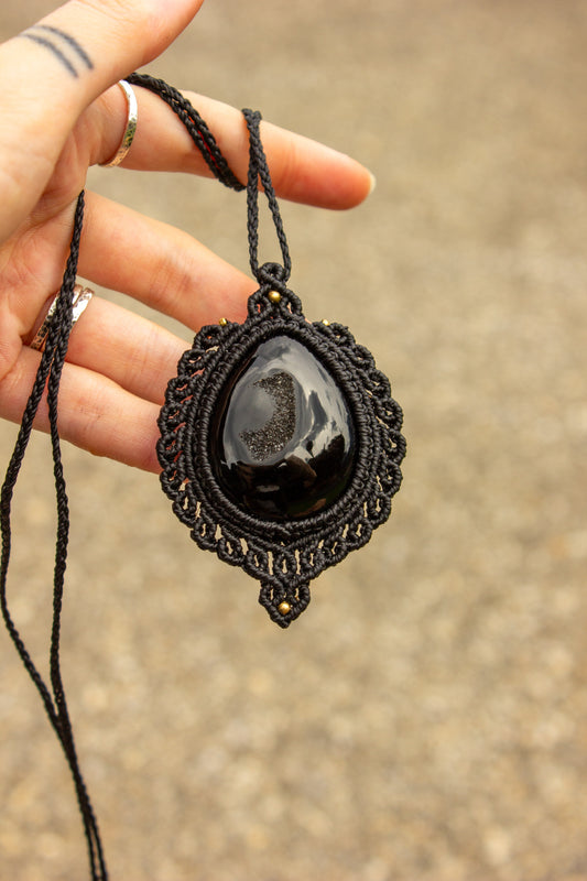 Druzy Onyx • macrame necklace