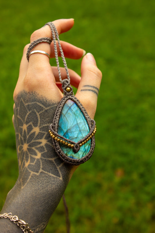 Labradorite • macrame necklace