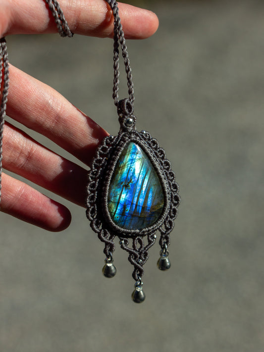 Labradorite macrame necklace