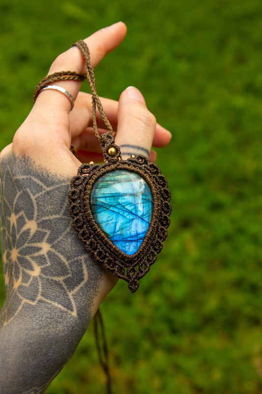 Labradorite • macrame necklace