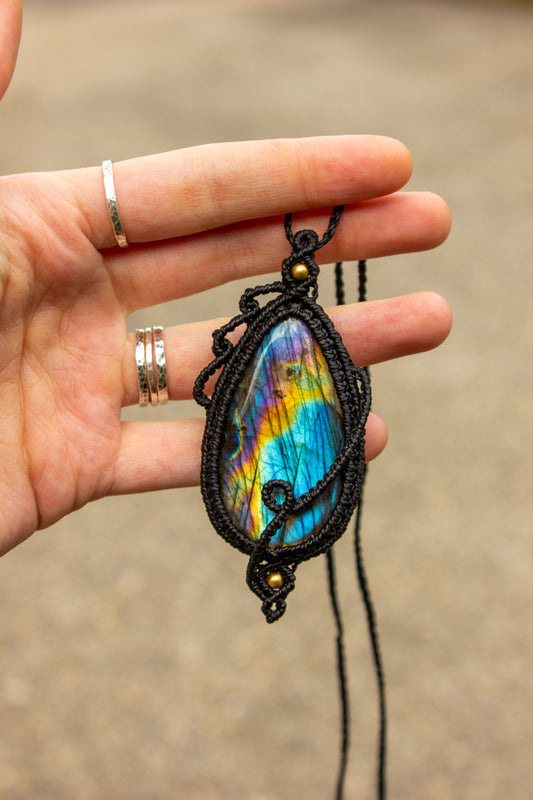 Labradorite • macrame necklace