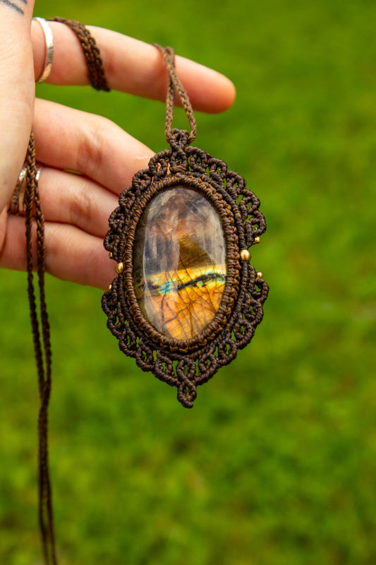 Labradorite • macrame necklace