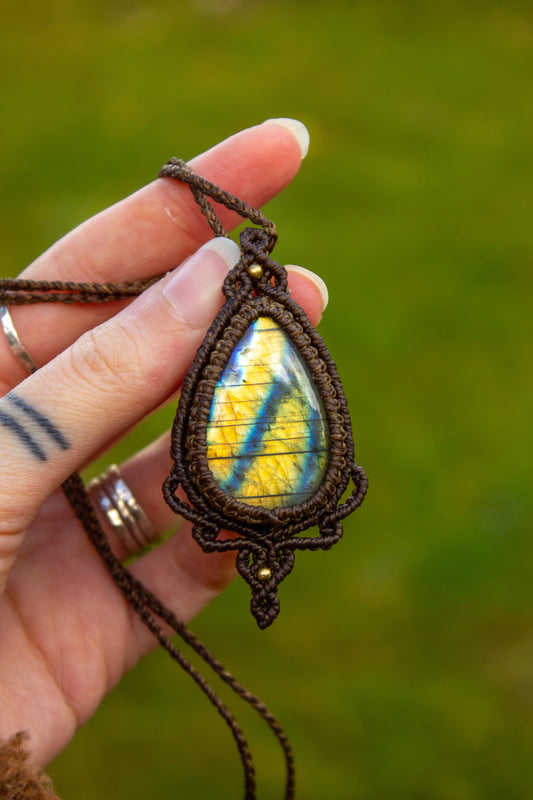Labradorite • macrame necklace