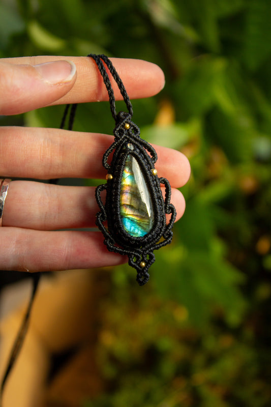 Labradorite • macrame necklace