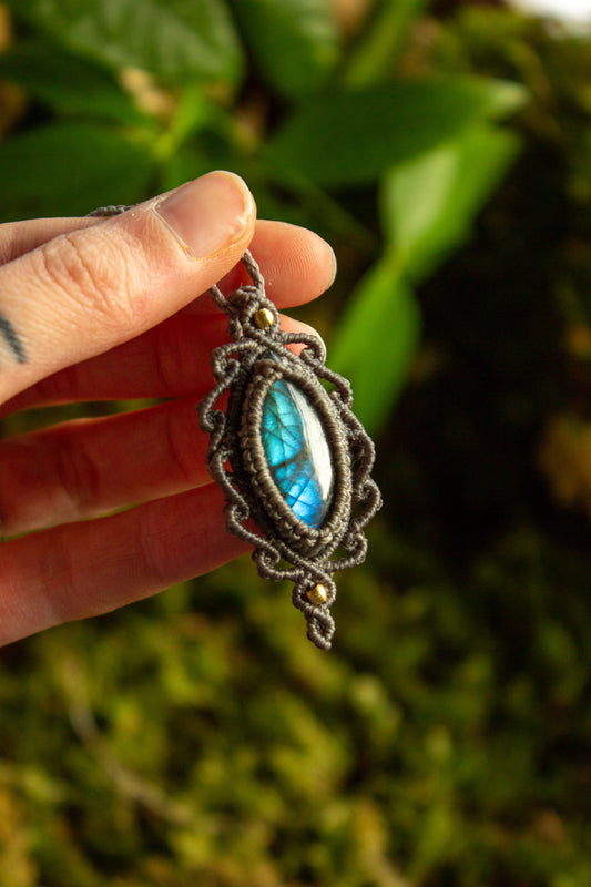 Labradorite • macrame necklace