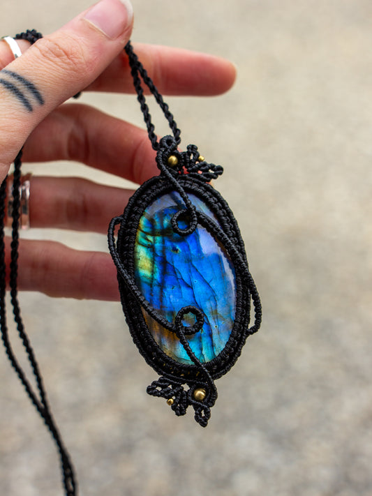 Labradorite macrame necklace
