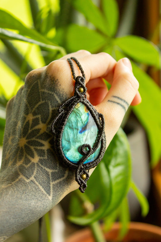 Layla • Labradorite macrame necklace