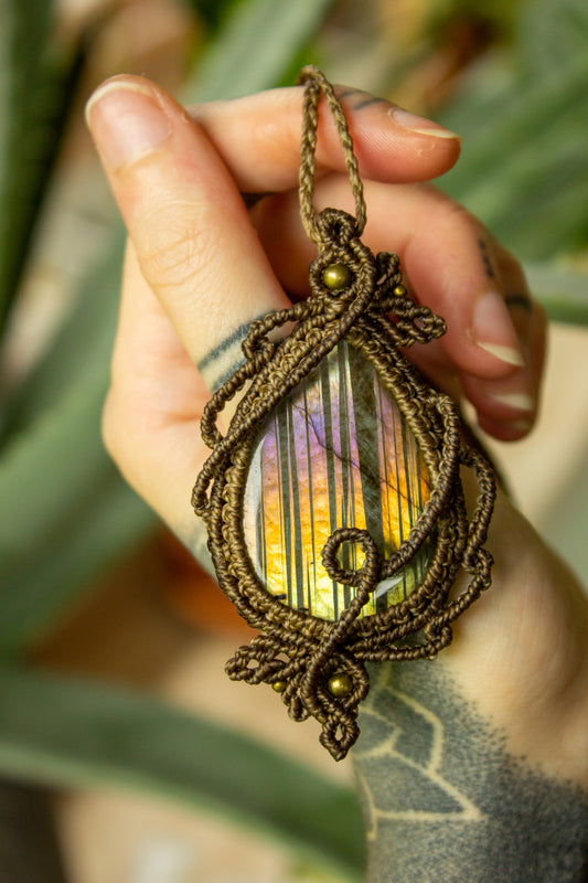 Autumn • Labradorite macrame necklace