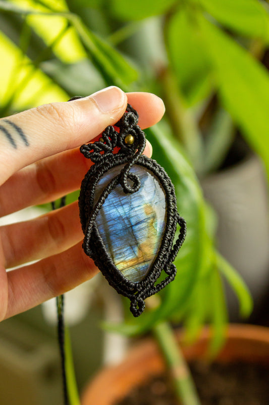 Esther • Labradorite macrame necklace