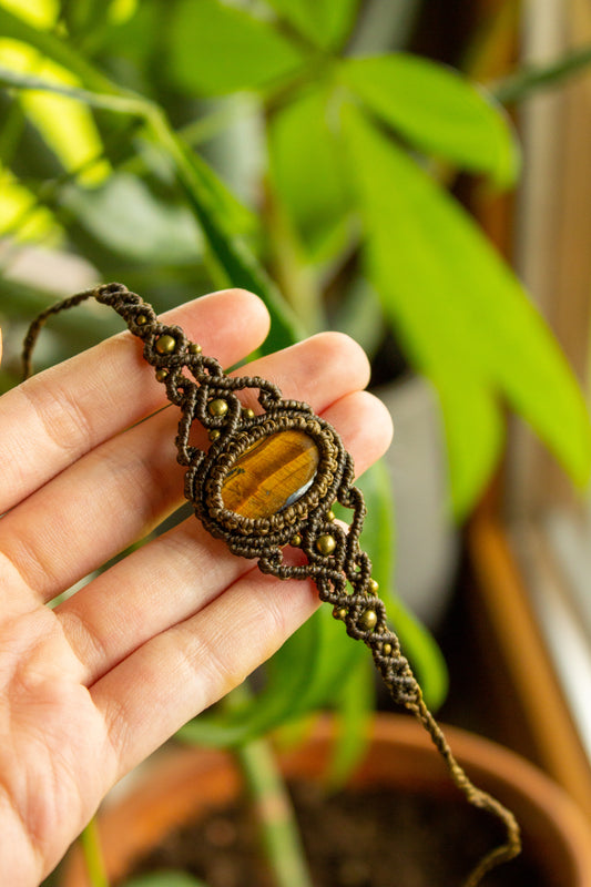 Lily • Tigers Eye macrame bracelet