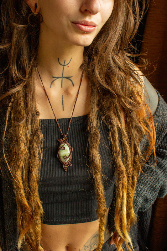 Chloe • Serpentine macrame necklace