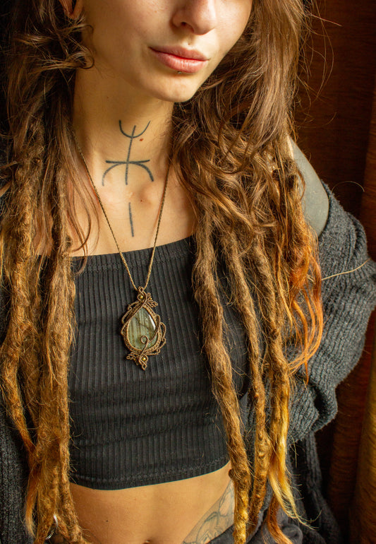 Autumn • Labradorite macrame necklace