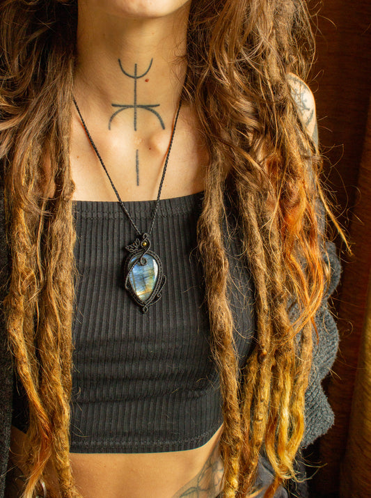 Esther • Labradorite macrame necklace