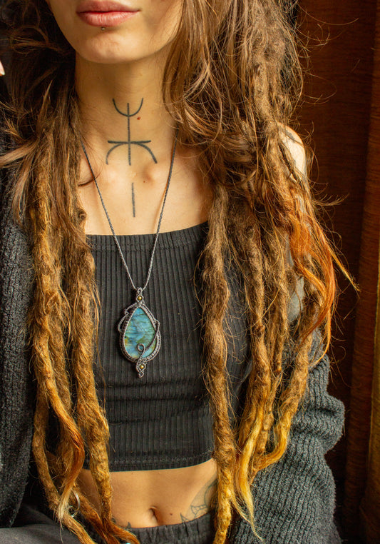 Delilah • Labradorite macrame necklace