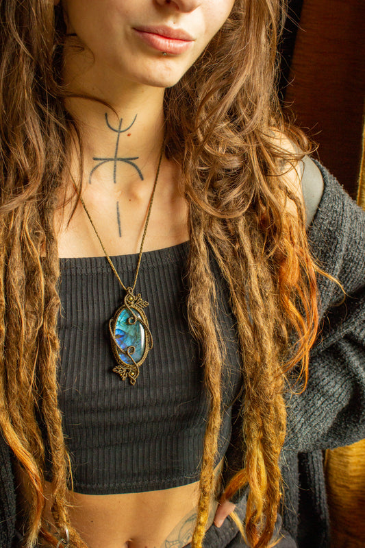 Alice • Labradorite macrame necklace