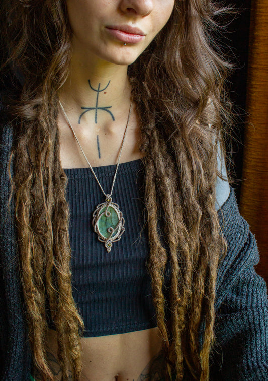 Jasmine • Labradorite macrame necklace