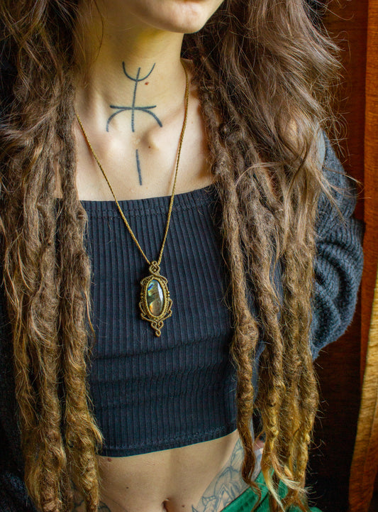 Fiona • Labradorite macrame necklace