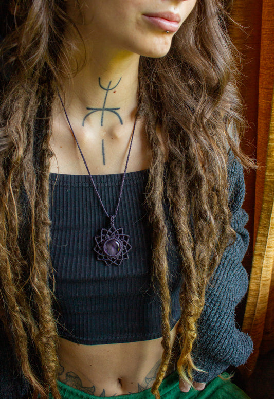 Viola • Amethyst macrame necklace