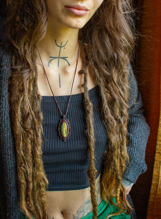 Lily • Labradorite macrame necklace