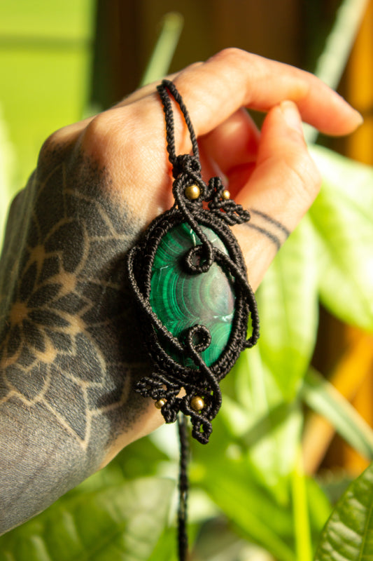 Alice • Malachite macrame necklace