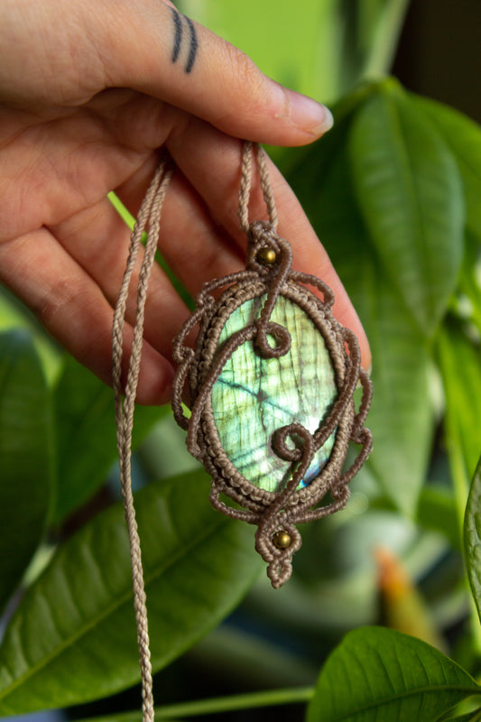 Jasmine • Labradorite macrame necklace