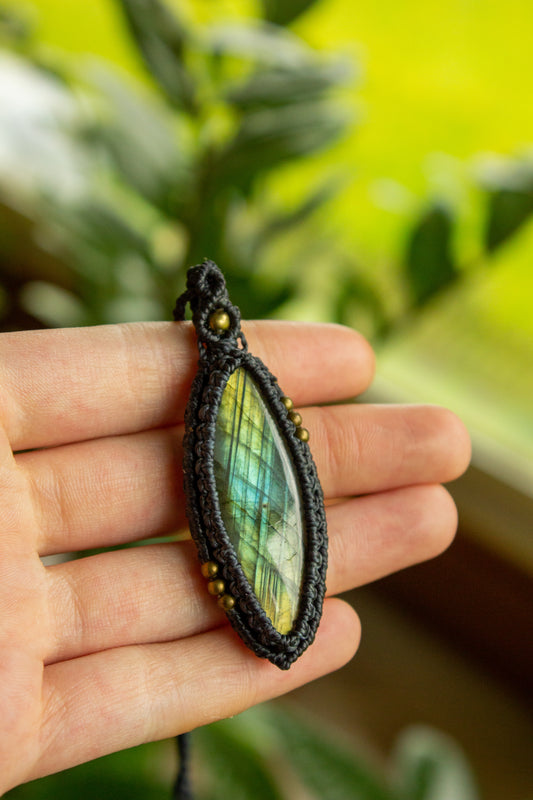 Laura • Labradorite macrame necklace