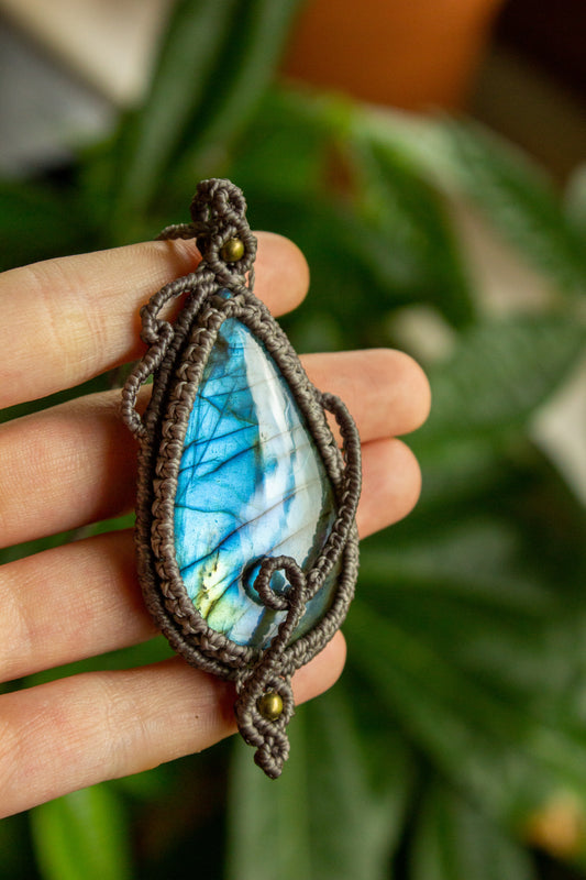 Leo • Labradorite macrame necklace