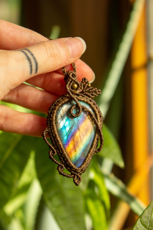 Eliana • Labradorite macrame necklace