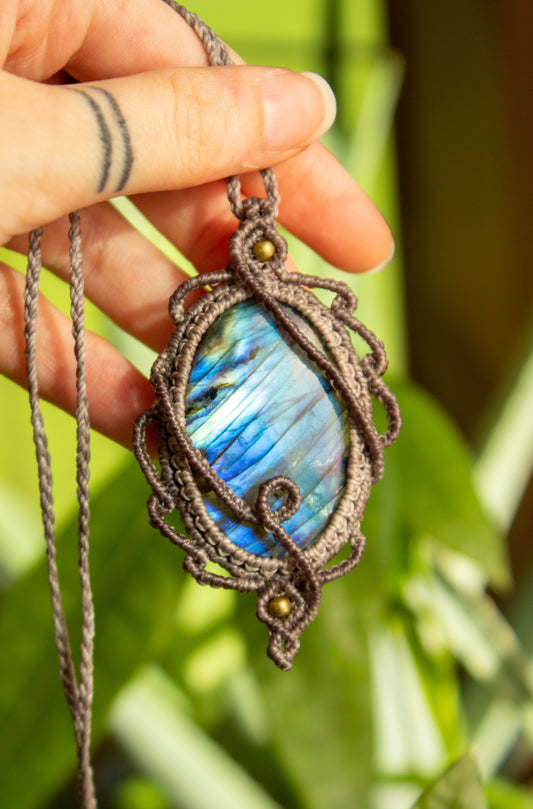 Amara • Labradorite macrame necklace