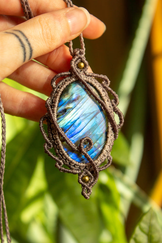Amara • Labradorite macrame necklace