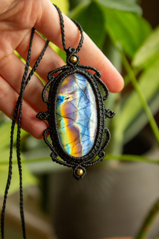 Iris • Labradorite macrame necklace