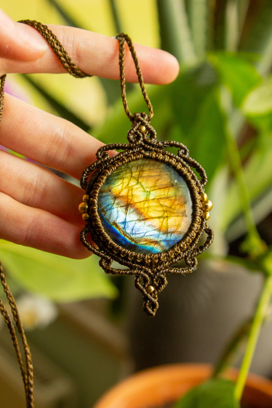 Iriga • Labradorite macrame necklace