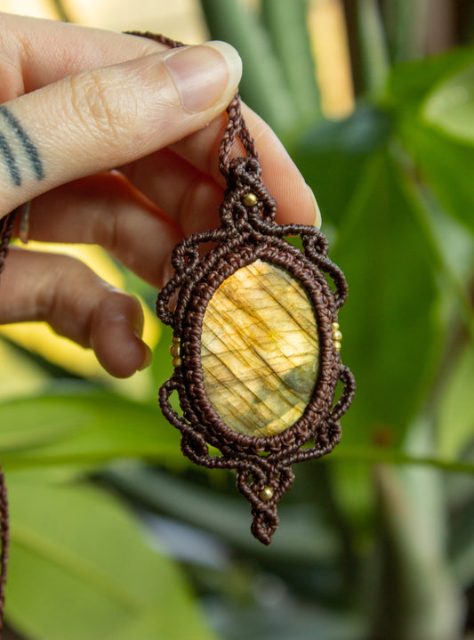 Limon • Labradorite macrame necklace