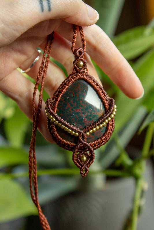 Atenas • Bloodstone macrame necklace