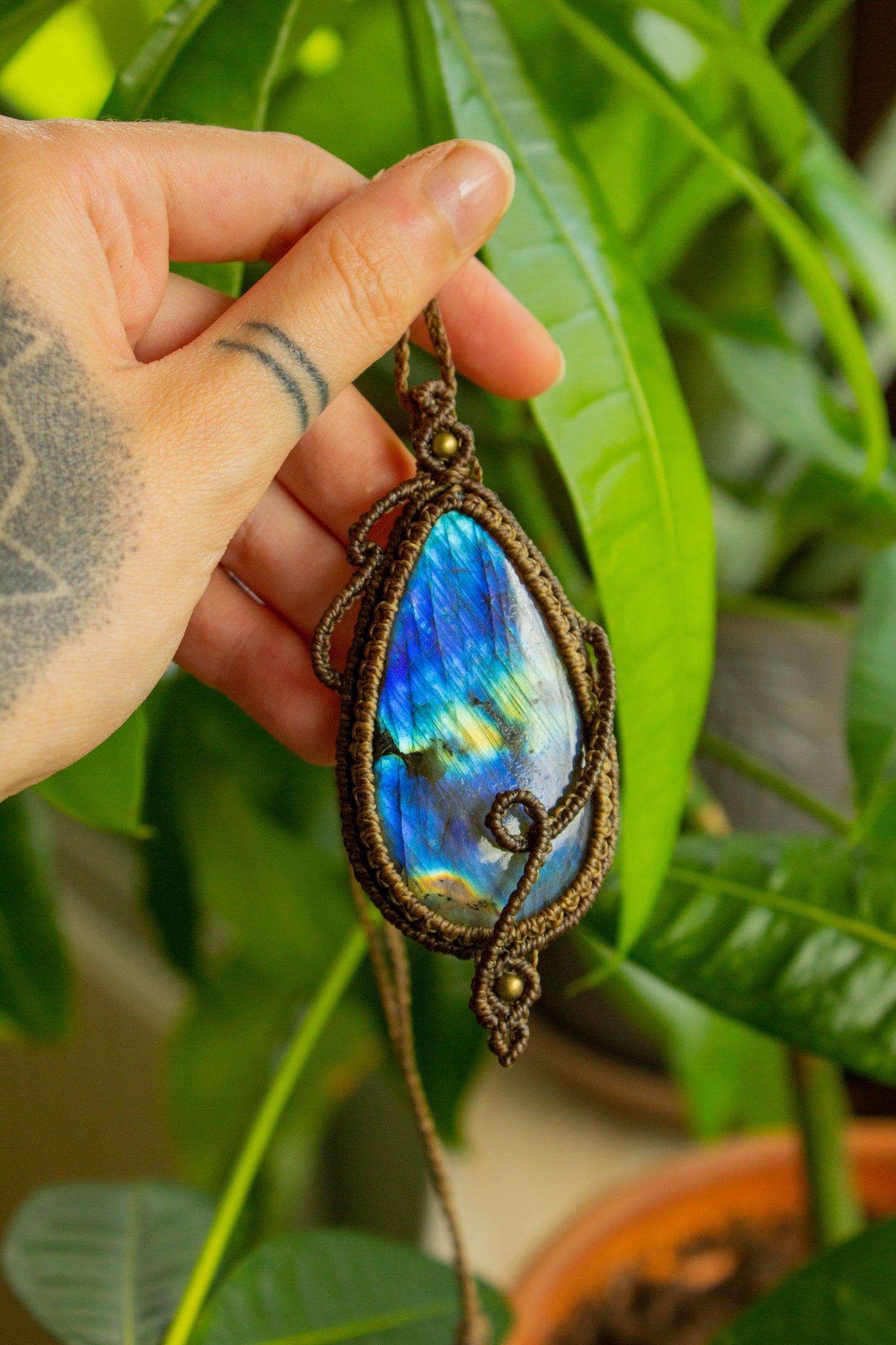 Alana • Labradorite macrame necklace