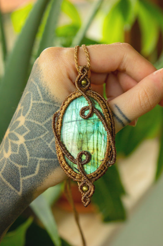 Audrey • Labradorite macrame necklace