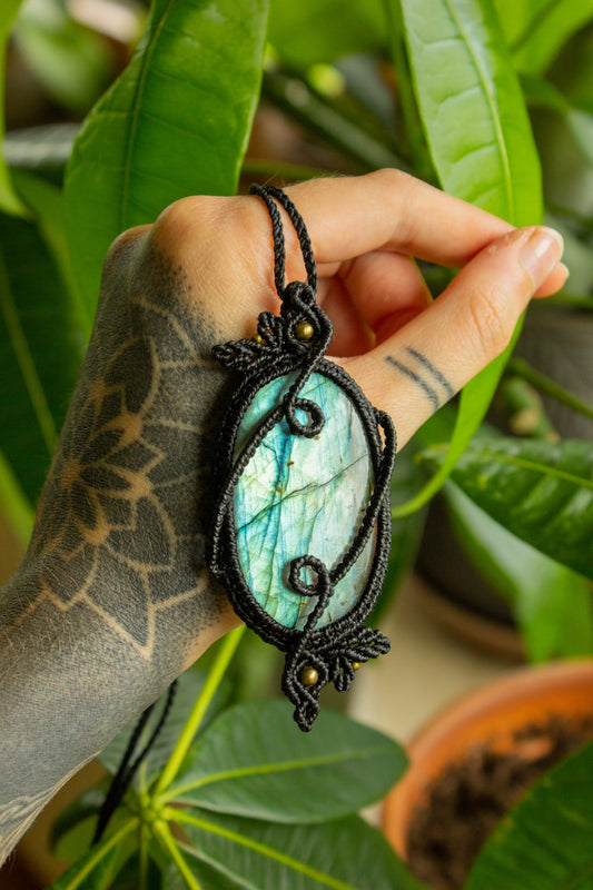 Enola • Labradorite macrame necklace