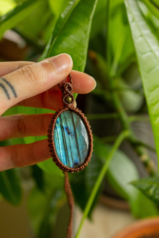 Sarah • Labradorite macrame necklace