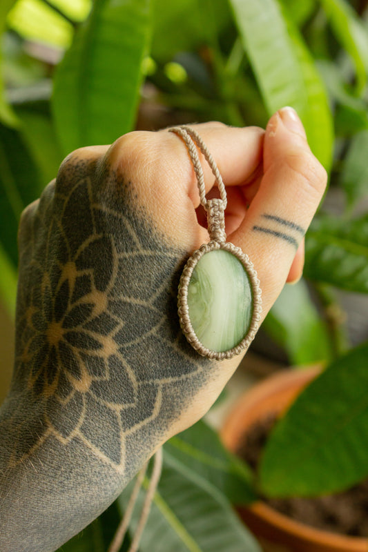 Mona • Serpentine macrame necklace