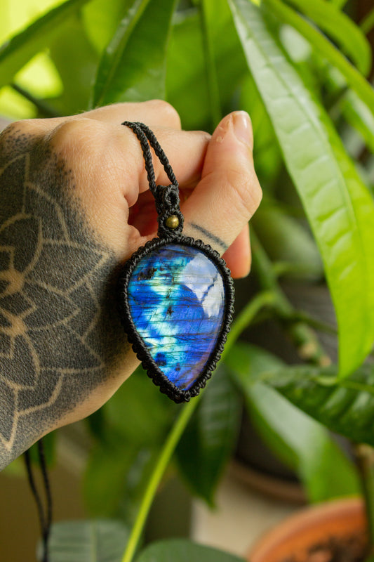 Carla • Labradorite macrame necklace