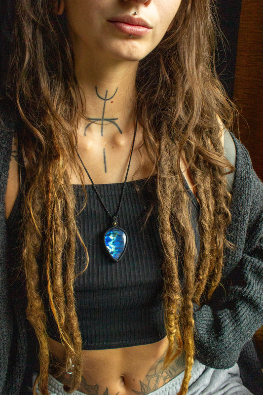 Carla • Labradorite macrame necklace